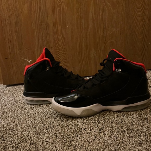 Air Jordan 11 (XI) unisex - Picture 2 of 8